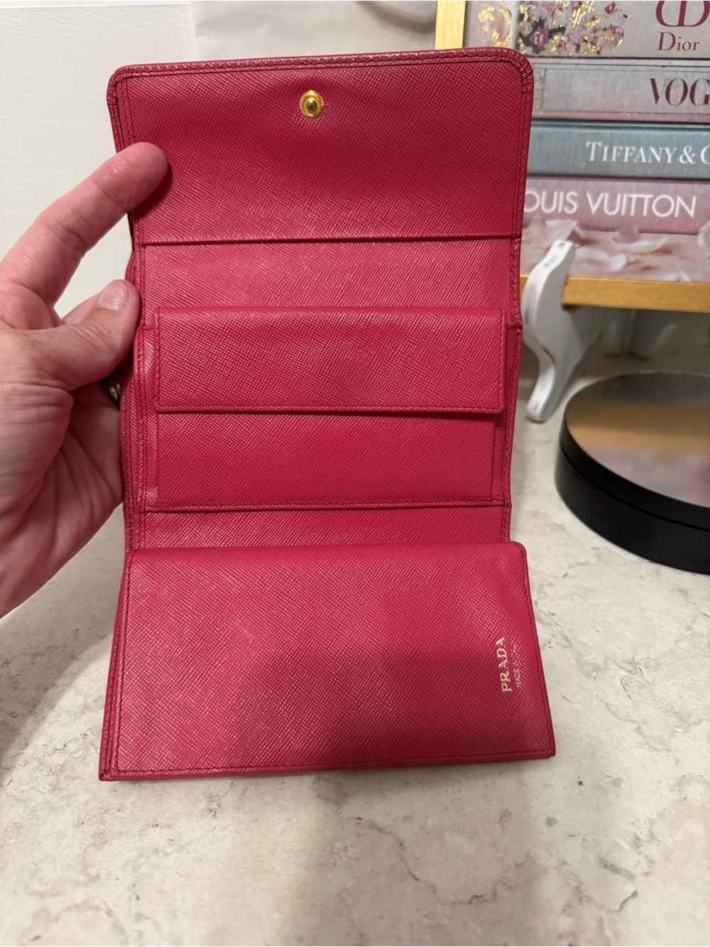 Prada Women’s Pink Saffiano wallet - Picture 5 of 9